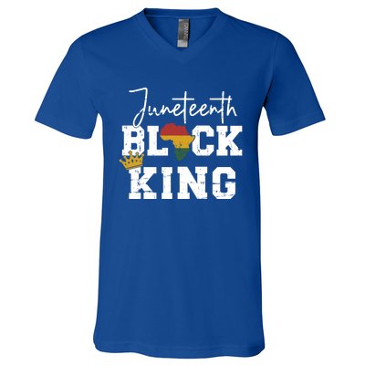 Juneteenth Black King With Pan African Map Flag Gift V-Neck T-Shirt