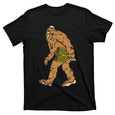 Jewish Bigfoot Sasquatch Carry Menorah Funny Hanukkah Gift  T-Shirt