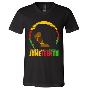 Juneteenth Design Remembering My Ancestors Black Freedom V-Neck T-Shirt