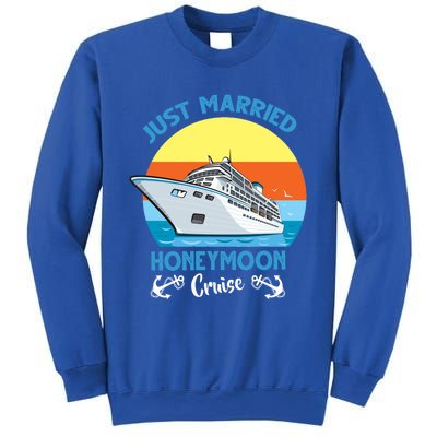 Just Got Married Honeymoon Cruise Couple Matching Gift Sweatshirt