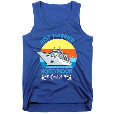 Just Got Married Honeymoon Cruise Couple Matching Gift Tank Top