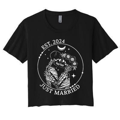 Just Married Est 2024 Halloween Skeleton Couples Matching Women's Crop Top Tee