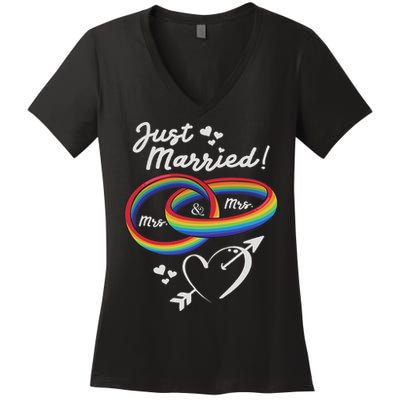 Just Married Mrs & Mrs Gay Lesbian Wedding Engagement Lgbtq Women's V-Neck T-Shirt