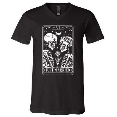 Just Married The Lovers Skeleton Couple Matching Halloween V-Neck T-Shirt