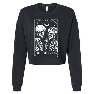 Just Married The Lovers Skeleton Couple Matching Halloween Cropped Pullover Crew