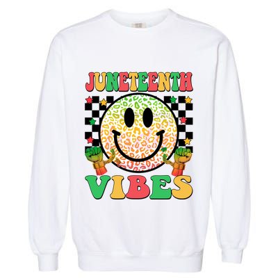 Junenth Vibes Freedom Day 1865 Black History Month Groovy Gift Garment-Dyed Sweatshirt
