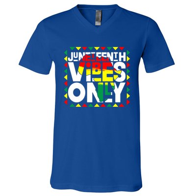 Juneteenth Vibes Only Celebrate Juneteenth Map Of Africa Gift V-Neck T-Shirt