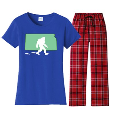 Kansas Bigfoot Hunter State Gift Women's Flannel Pajama Set