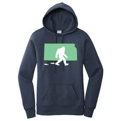 Kansas Bigfoot Hunter State Gift Women's Pullover Hoodie