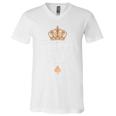 King charles coronation souvenirs i wasn't invited either V-Neck T-Shirt