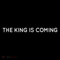 King Is Coming Jesus Is King Premium T-Shirt