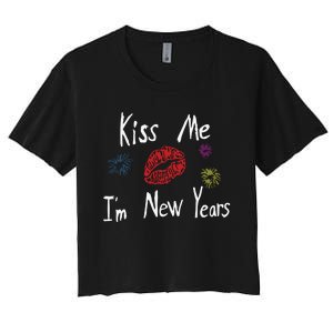 Kiss Me I’M New Years 2024 Women's Crop Top Tee