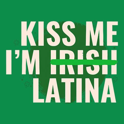 Kiss Me I’M Irish Latina Funny Hispanic St Patricks Day T-Shirt