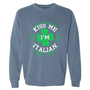 Kiss Me I'm Italian St Patricks Day Funny Shamrock Flag Cute Gift Garment-Dyed Sweatshirt