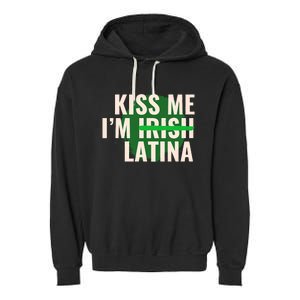 Kiss Me I’M Irish Latina Funny Hispanic St Patricks Day Garment-Dyed Fleece Hoodie