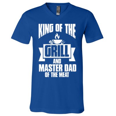 King Of The Grill And Master Dad Of The Meat Funny Gift V-Neck T-Shirt