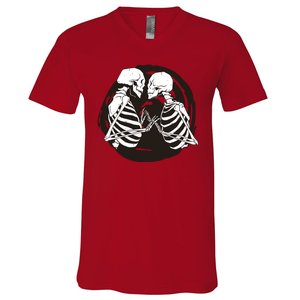 Kissing Skeletons In Love V-Neck T-Shirt