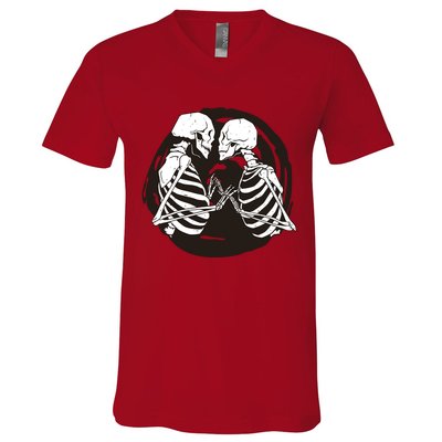 Kissing Skeletons In Love V-Neck T-Shirt