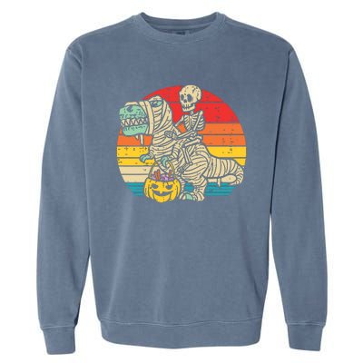 Kids Skeleton Riding Dino Mummy Retro Boy Halloween Garment-Dyed Sweatshirt