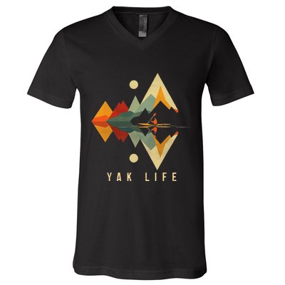 Kayak Vintage Retro Mountains Canoe Kayak Kayak Kayak V-Neck T-Shirt
