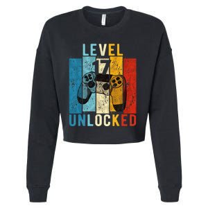 Level 17 Unlocked Video Gamer 17 Year Old 17th Birthday Gift Cropped Pullover Crew