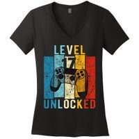 Level 17 Unlocked Video Gamer 17 Year Old 17th Birthday Gift Women's V-Neck T-Shirt