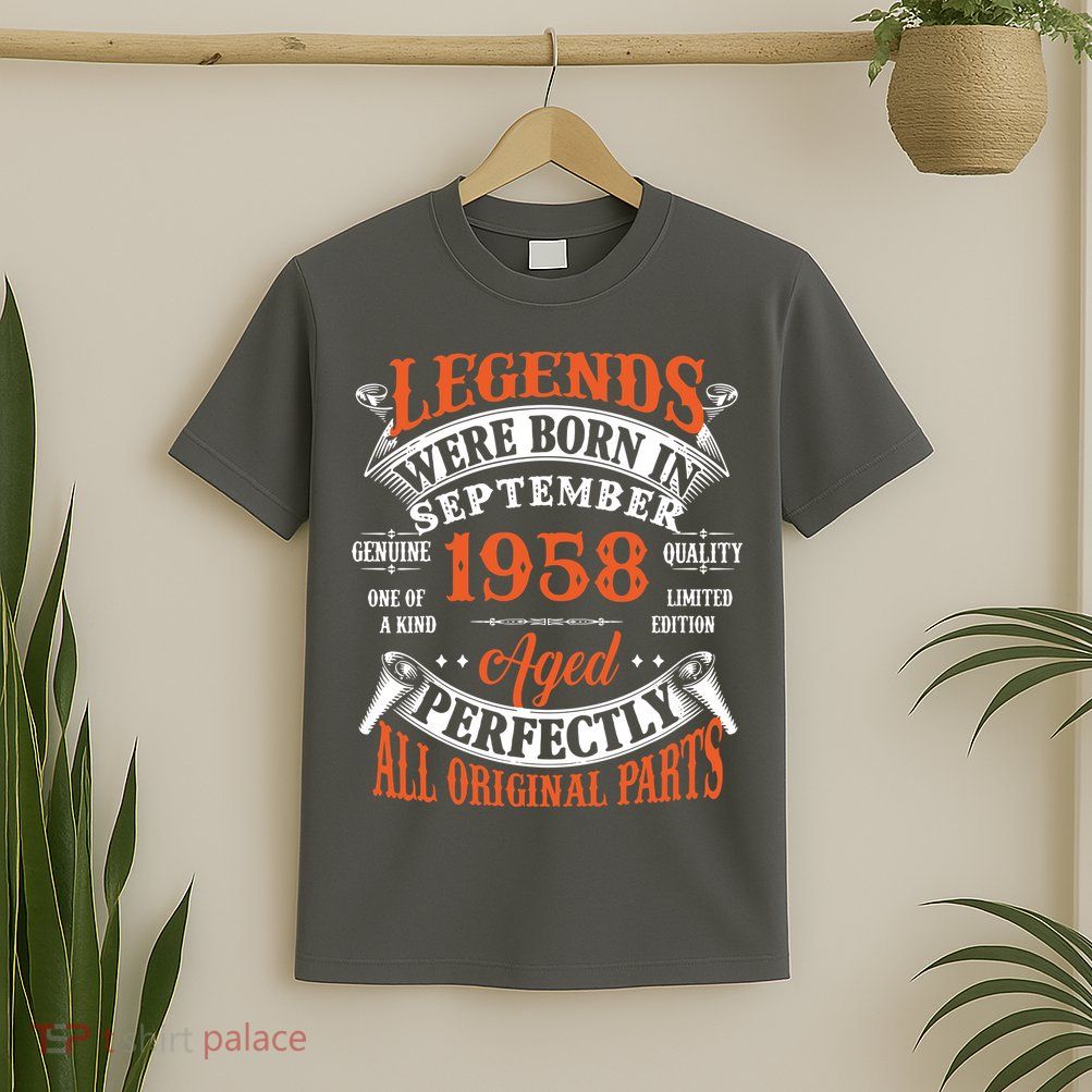 Legend 1958 Vintage 65th Birthday Born In september 1958 T-Shirt