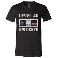 Level 40 Unlocked Video Gamer 40th Birthday V-Neck T-Shirt