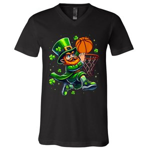 Leprechaun Basketball Dunk St Patricks Day V-Neck T-Shirt