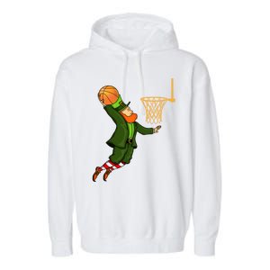 Leprechaun Dunking A Basketball St Patricks Day Gift Garment-Dyed Fleece Hoodie