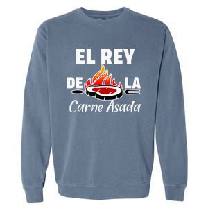 Latino Dad El Rey De La Carne Asada Garment-Dyed Sweatshirt