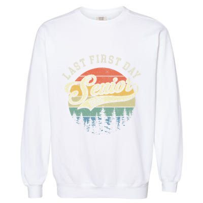 Last First Day Senior 2025 Class Of 2025 Back To School Garment-Dyed Sweatshirt