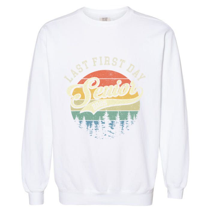 Last First Day Senior 2025 Class Of 2025 Back To School Garment-Dyed Sweatshirt