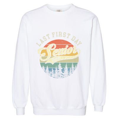 Last First Day Senior 2025 Class Of 2025 Back To School Garment-Dyed Sweatshirt