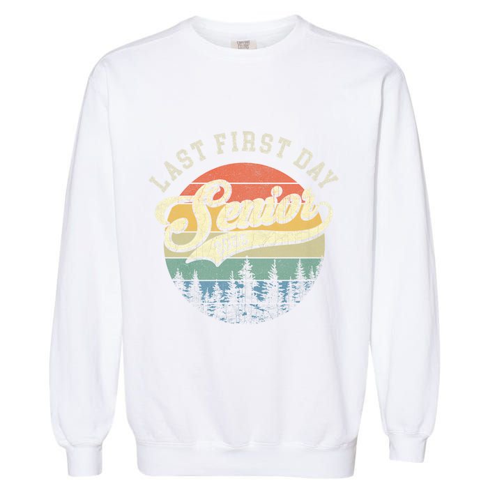 Last First Day Senior 2025 Class Of 2025 Back To School Garment-Dyed Sweatshirt