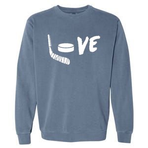 Love Hockey Ice Hockey Shirts & Gift For Hockey Fans Garment-Dyed Sweatshirt