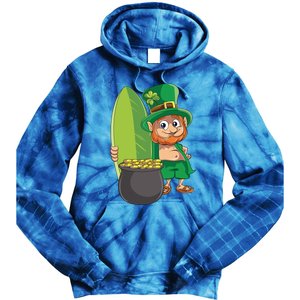 Leprechaun Hawaiian Surfing St Patricks Day Hawaii Aloha Funny Gift Tie Dye Hoodie