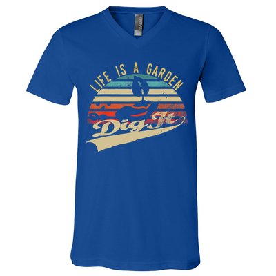 Life Is A Garden Dig It Funny Retro Vintage Farmer Gift V-Neck T-Shirt