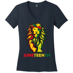 Lion Juneteenth Cool Black History African American Flag Women's V-Neck T-Shirt