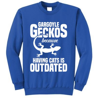 Lizard Keeper Gargoyle Gecko Graphic For Reptile Keeper Funny Gift Sweatshirt