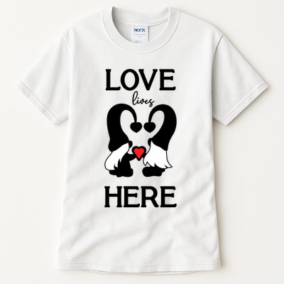 Love Lives Here Happy Valentines Gnome Heart Tall T-Shirt