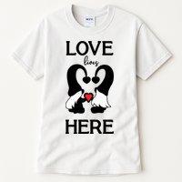 Love Lives Here Happy Valentines Gnome Heart Tall T-Shirt