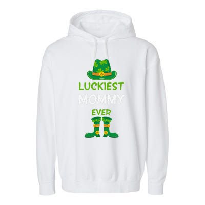 Luckiest Mommy Ever Irish Mom St Patricks Day Family Outfit Garment-Dyed Fleece Hoodie