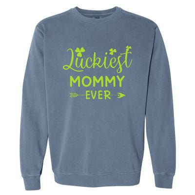 Luckiest Mommy Ever Matching St Patricks Day Gift For Mommy Garment-Dyed Sweatshirt