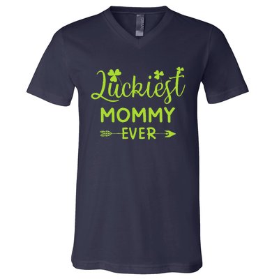 Luckiest Mommy Ever Matching St Patricks Day Gift For Mommy V-Neck T-Shirt