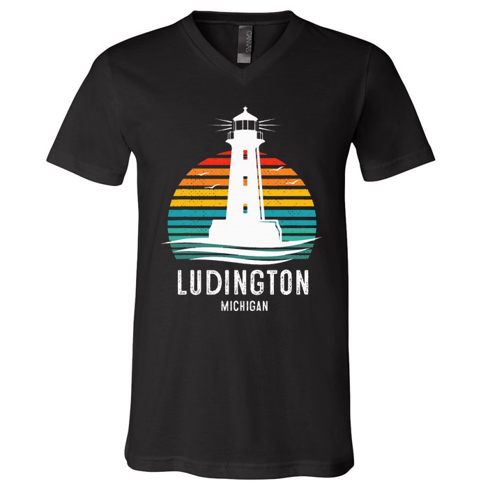 Ludington Michigan Retro Vintage Lighthouse Idea Gifts V-Neck T-Shirt