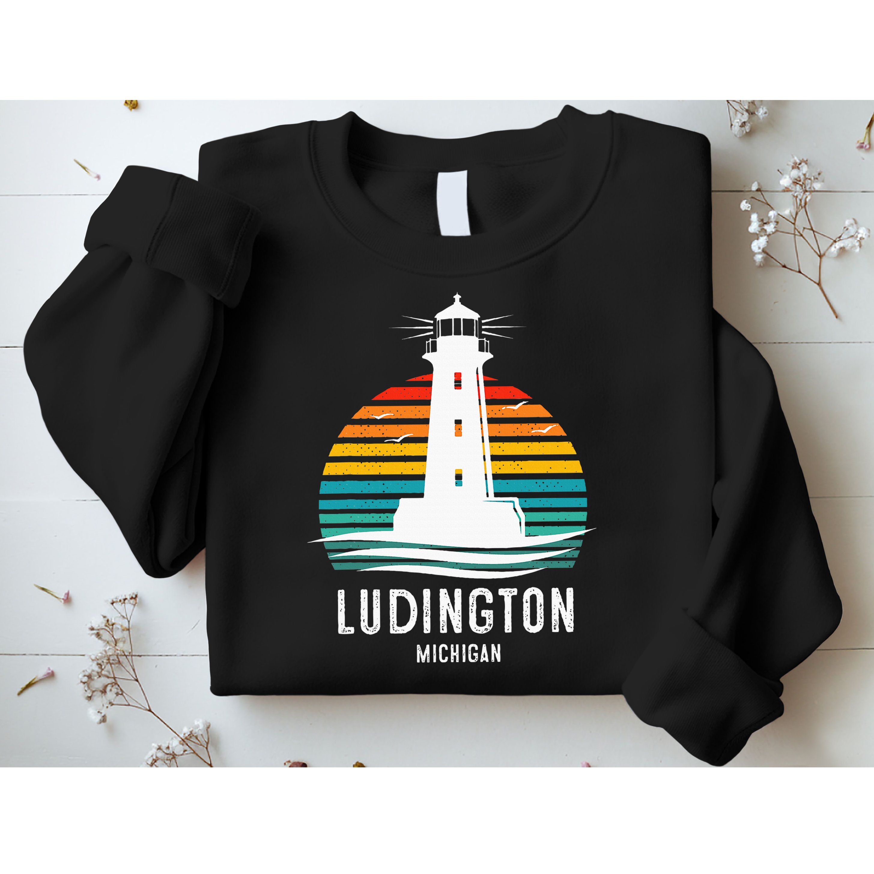 Ludington Michigan Retro Vintage Lighthouse Idea Sweatshirt