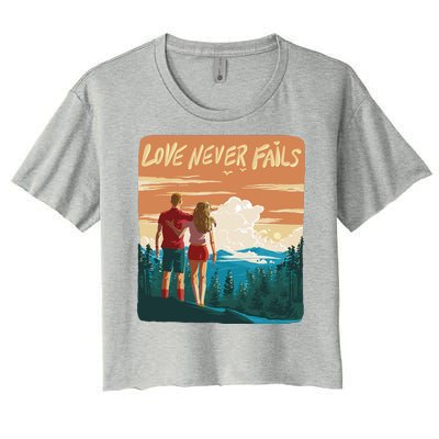 Love Never Fails Sunset Couple Women's Crop Top Tee