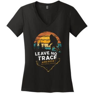 Leave No Trace AmericaS National Parks Women's V-Neck T-Shirt