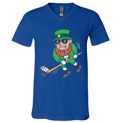 Leprechaun Playing Ice Hockey St Patricks Day Gift V-Neck T-Shirt